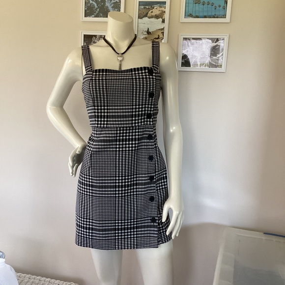 H&M Monochrome Plaid Mini Dress. 👩‍🎤 - Picture 2 of 10